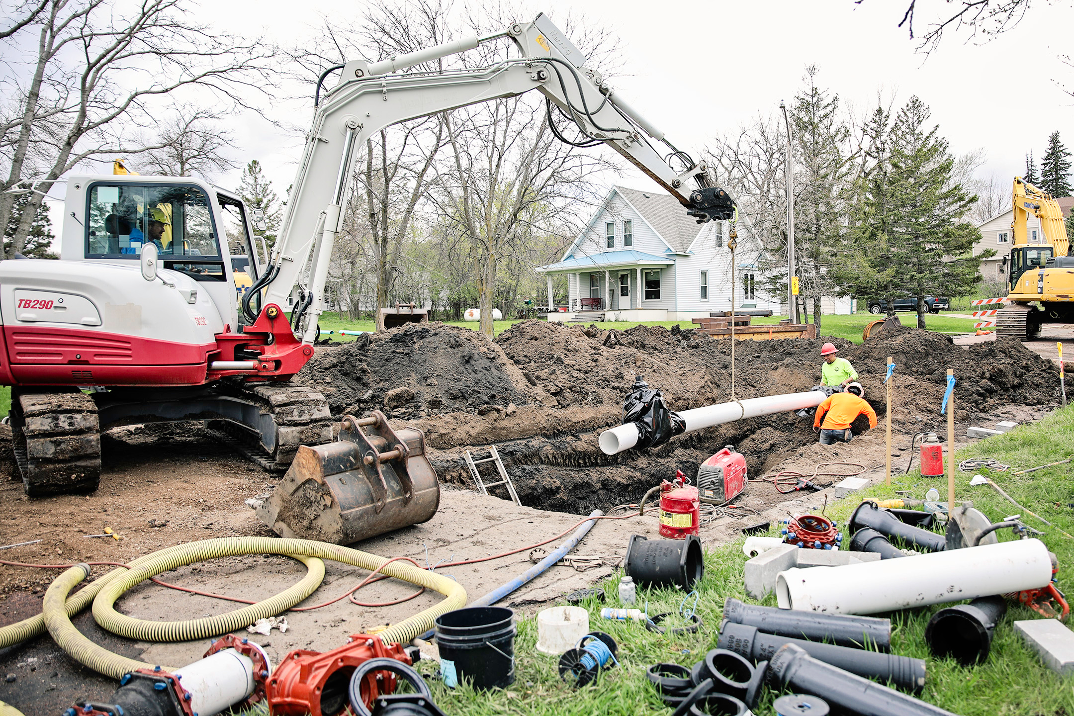 Underground work began Tuesday as a Menning Excavating crew, shown above, worked on installing new water mains at the corner of College Avenue and 2nd Street. KRISTI HINE / TRUE DAKOTAN