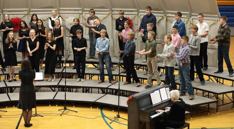 The middle school choir directed by Julie Fastnacht sang “Sing Noel, Noel,” “Snow on Snow,” “Mary Did You Know,” and “Winter With You” with solos by Raygen Teveldal, Morgan Mentele, Rylan Fagerhaug, Hayes Christensen, Ryder Roduner, Felicity Ormsmith and Micaela Munoz. 